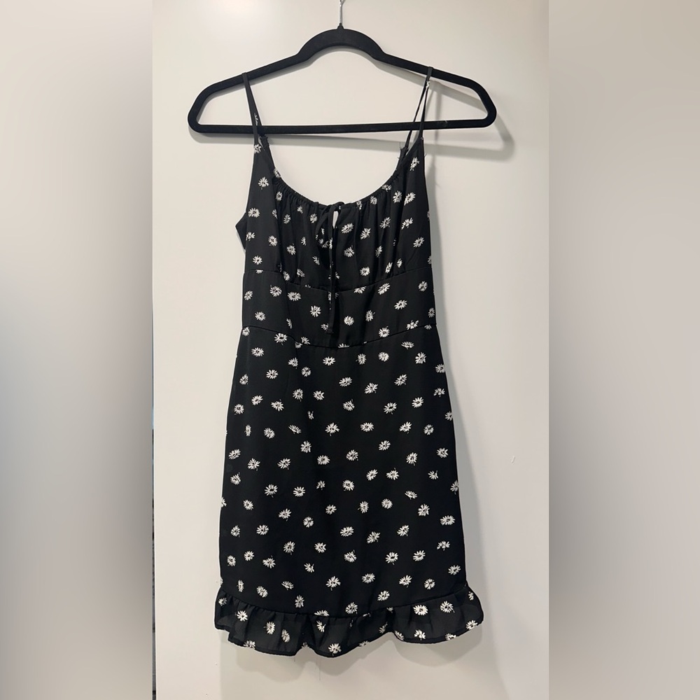 Abercrombie and Fitch Tie Front Mini Dress
Black Floral - Picture 2 of 3